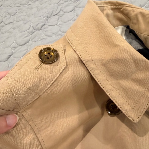 Burberry's Crombrook iconic beige mid-length trench coat size 8UK/S - Picture 9 of 16